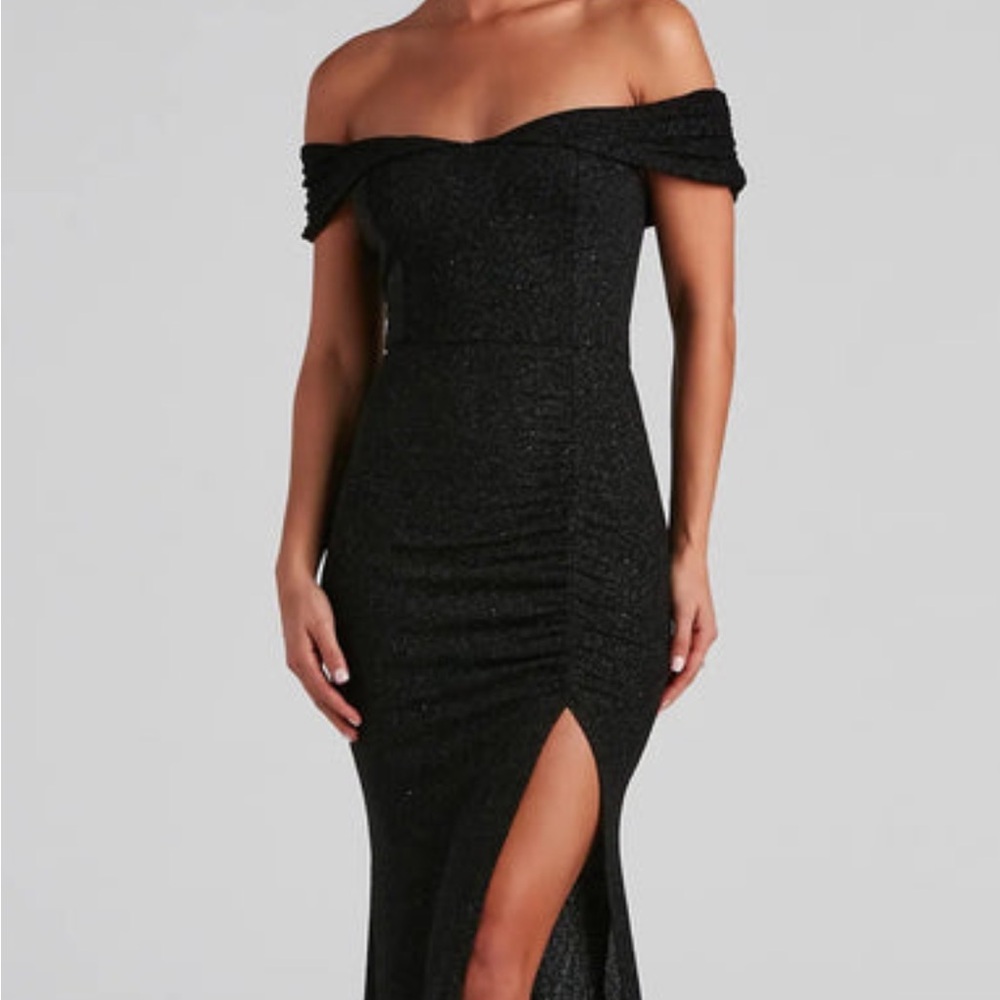 Black Sequin Bodycon Gown with Slit and Sweetheart Neckline for Cocktail